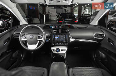 Хэтчбек Toyota Prius Prime 2017 в 