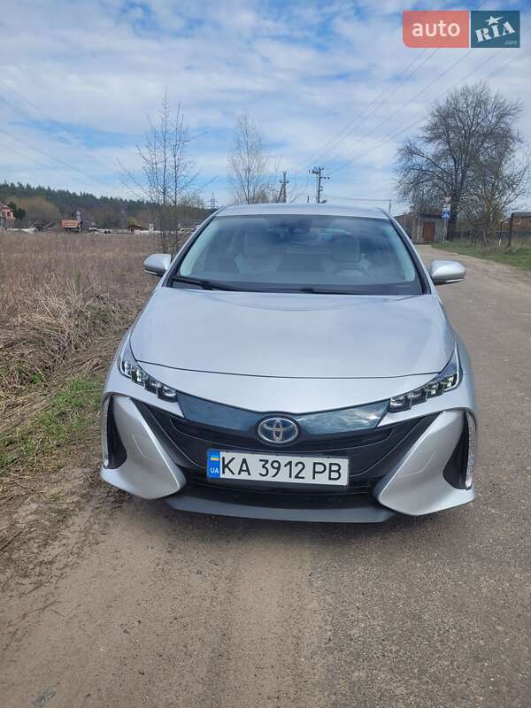 Хэтчбек Toyota Prius Prime 2017 в Киеве