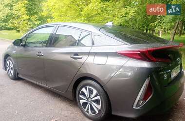 Хетчбек Toyota Prius Prime 2018 в 