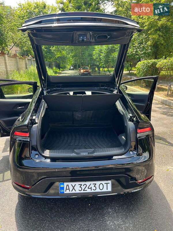 Хэтчбек Toyota Prius Prime 2023 в Киеве фото 14 Хэтчбек Toyota Prius Prime 2023 в Киеве