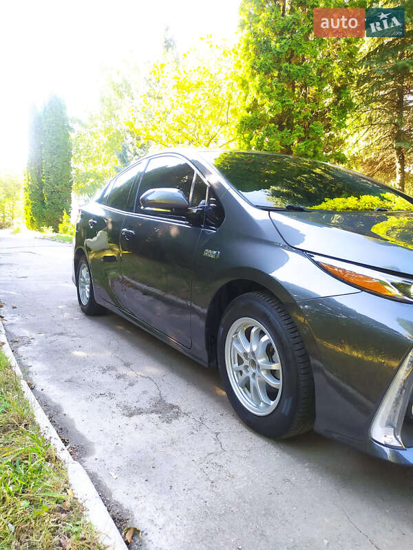 Хетчбек Toyota Prius Prime 2017 в Рівному