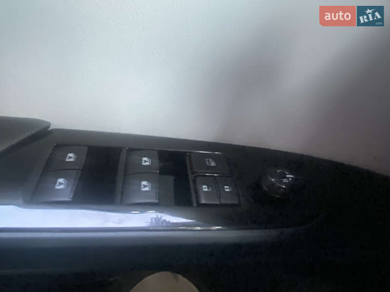 Хетчбек Toyota Prius Prime 2017 в Рівному