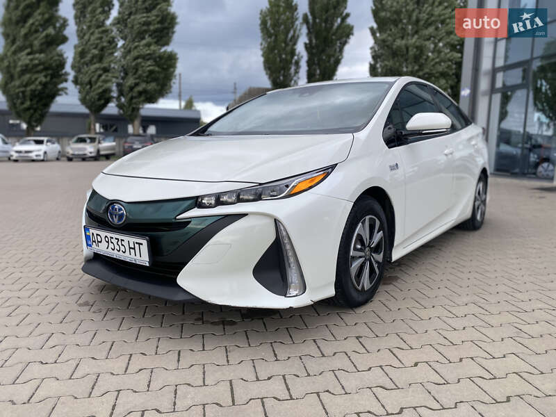 Хэтчбек Toyota Prius Prime 2017 в Киеве