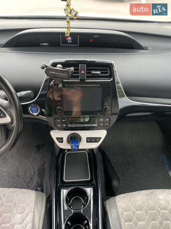 Хэтчбек Toyota Prius Prime 2017 в Киеве