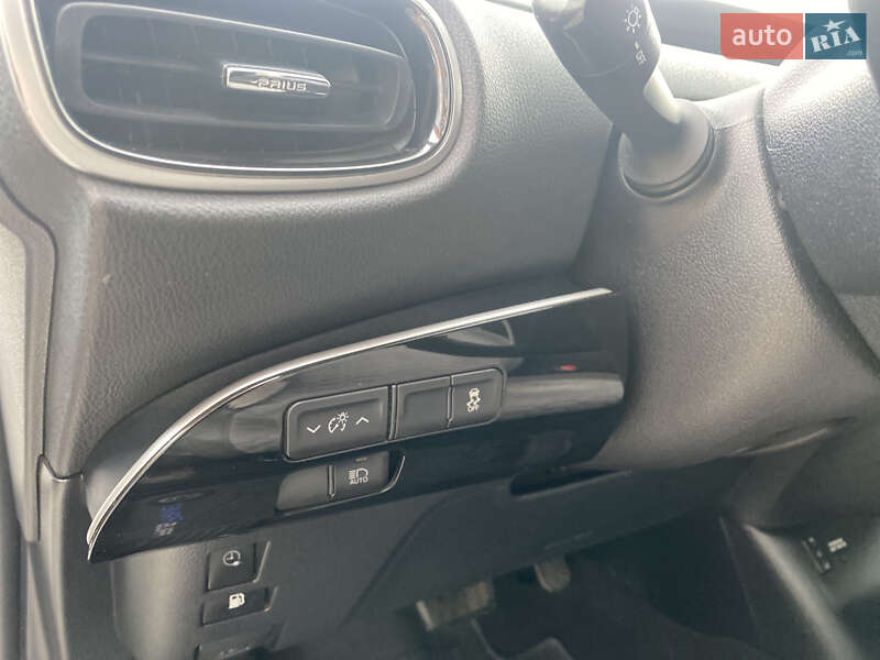 Хэтчбек Toyota Prius Prime 2017 в Киеве