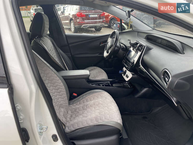 Хэтчбек Toyota Prius Prime 2017 в Киеве