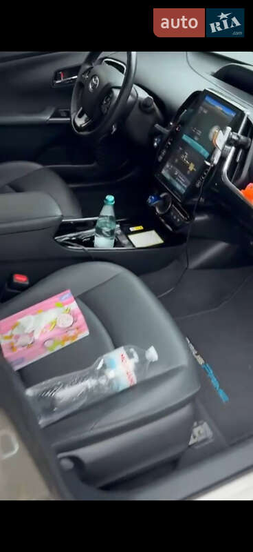 Хэтчбек Toyota Prius Prime 2021 в Киеве фото 15 Хэтчбек Toyota Prius Prime 2021 в Киеве