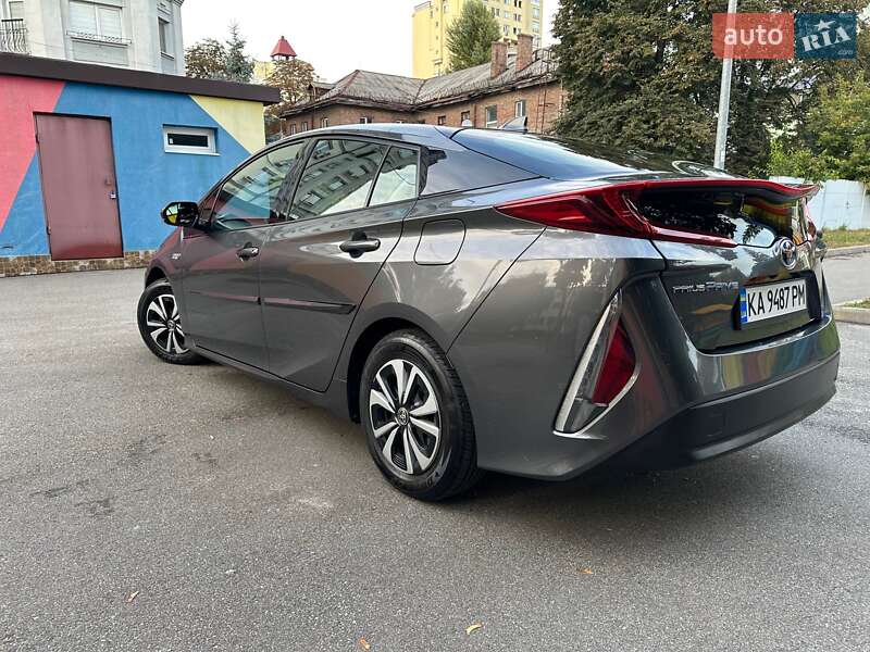 Хэтчбек Toyota Prius Prime 2018 в Киеве фото 5 Хэтчбек Toyota Prius Prime 2018 в Киеве
