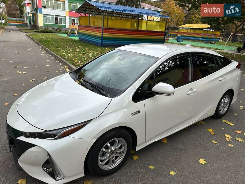 Хэтчбек Toyota Prius Prime 2019 в Киеве