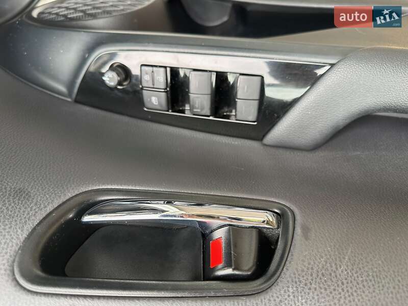 Хэтчбек Toyota Prius Prime 2019 в Киеве