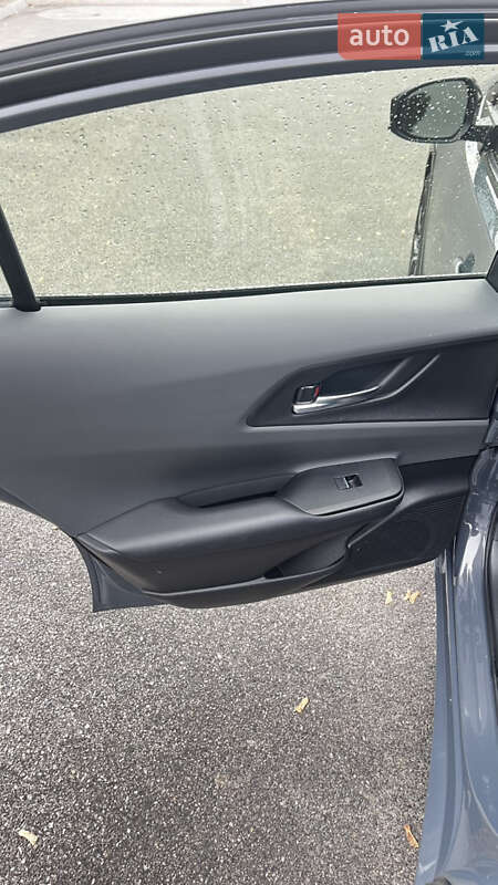 Хэтчбек Toyota Prius Prime 2023 в Днепре фото 14 Хэтчбек Toyota Prius Prime 2023 в Днепре