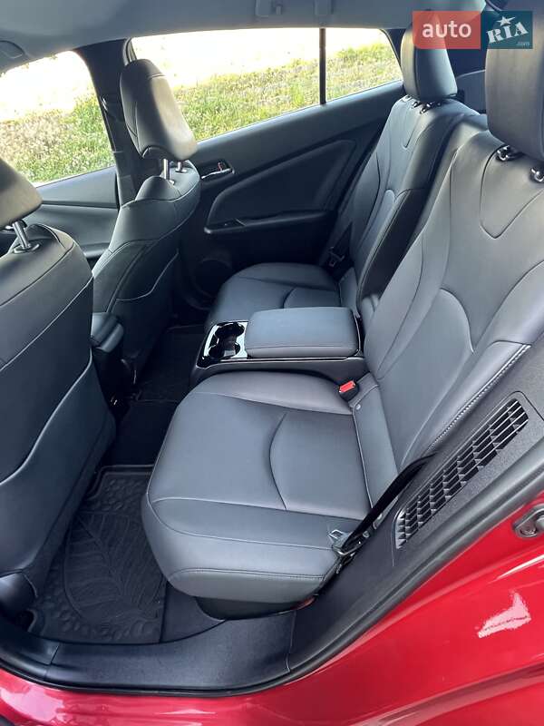 Хэтчбек Toyota Prius Prime 2017 в Киеве фото 15 Хэтчбек Toyota Prius Prime 2017 в Киеве