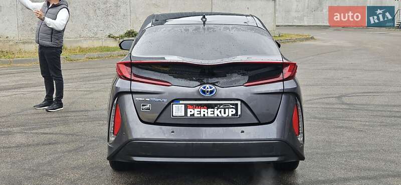 Хэтчбек Toyota Prius Prime 2018 в Киеве