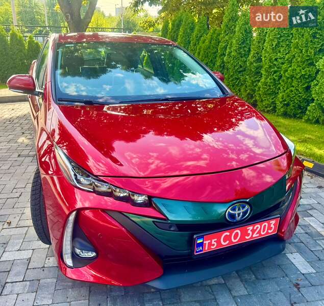 Хэтчбек Toyota Prius Prime 2017 в Киеве