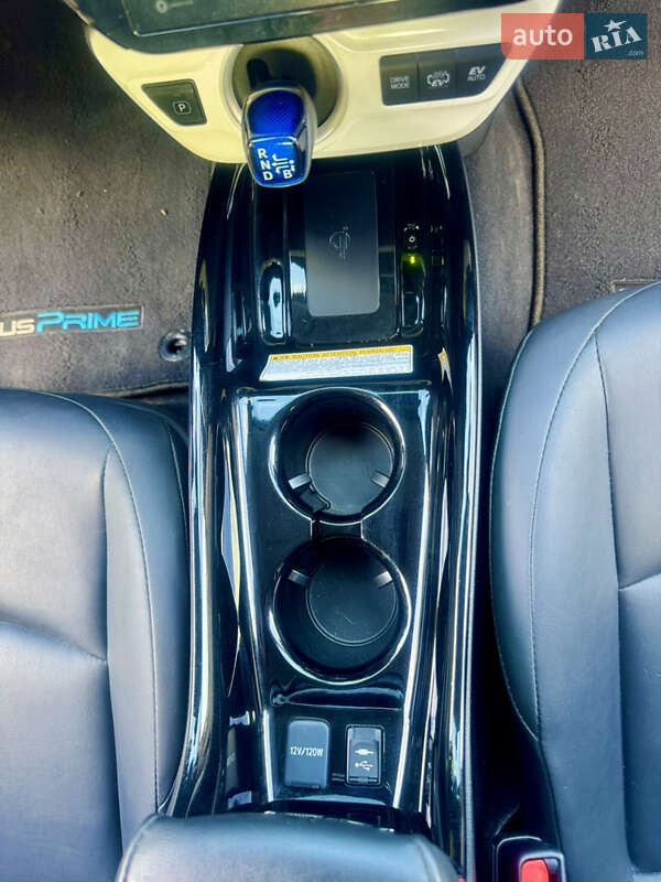 Хэтчбек Toyota Prius Prime 2017 в Киеве
