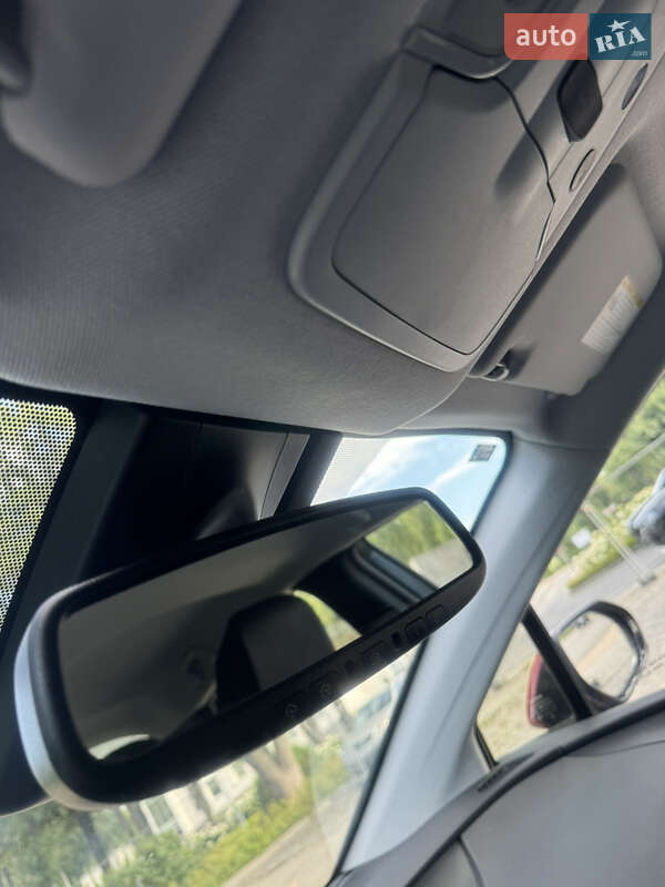 Хэтчбек Toyota Prius Prime 2017 в Киеве