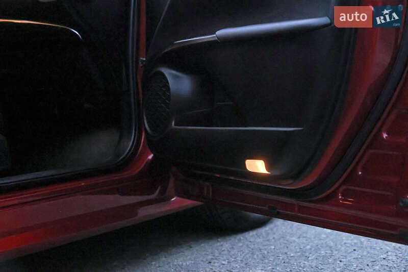 Хэтчбек Toyota Prius Prime 2017 в Одессе фото 20 Хэтчбек Toyota Prius Prime 2017 в Одессе