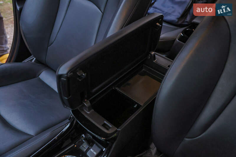 Хэтчбек Toyota Prius Prime 2017 в Одессе фото 21 Хэтчбек Toyota Prius Prime 2017 в Одессе