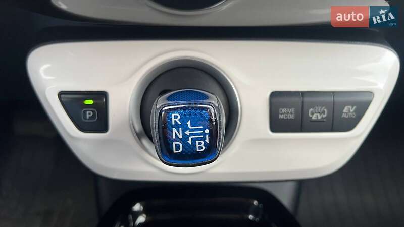 Хэтчбек Toyota Prius Prime 2018 в Киеве