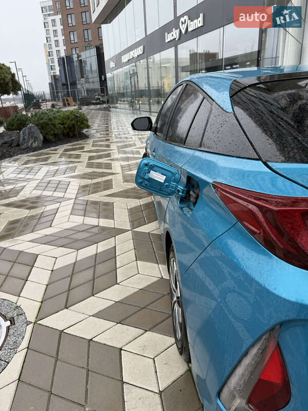 Хэтчбек Toyota Prius Prime 2020 в Киеве фото 16 Хэтчбек Toyota Prius Prime 2020 в Киеве