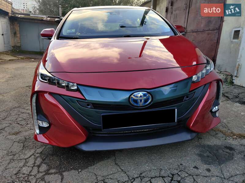 Хэтчбек Toyota Prius Prime 2017 в Ужгороде