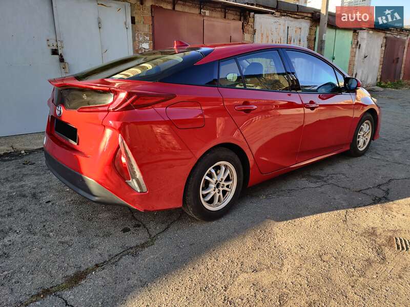 Хэтчбек Toyota Prius Prime 2017 в Ужгороде