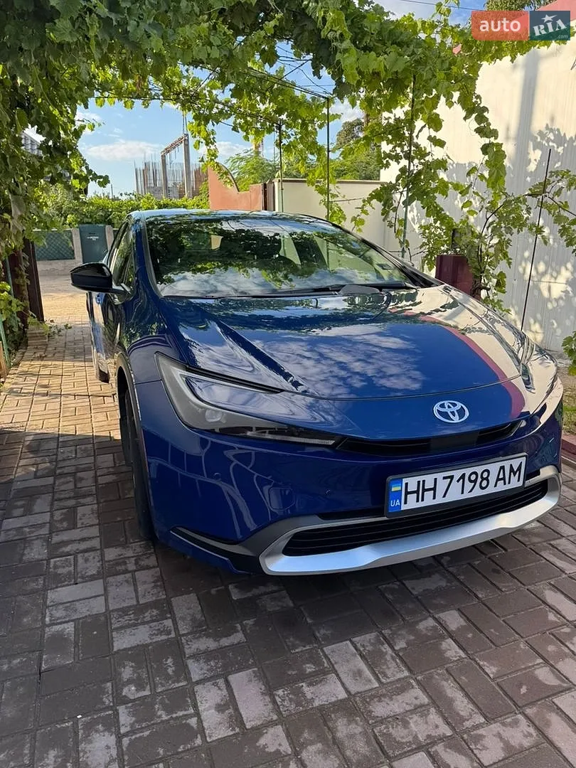 2024 Toyota Prius - фото 1