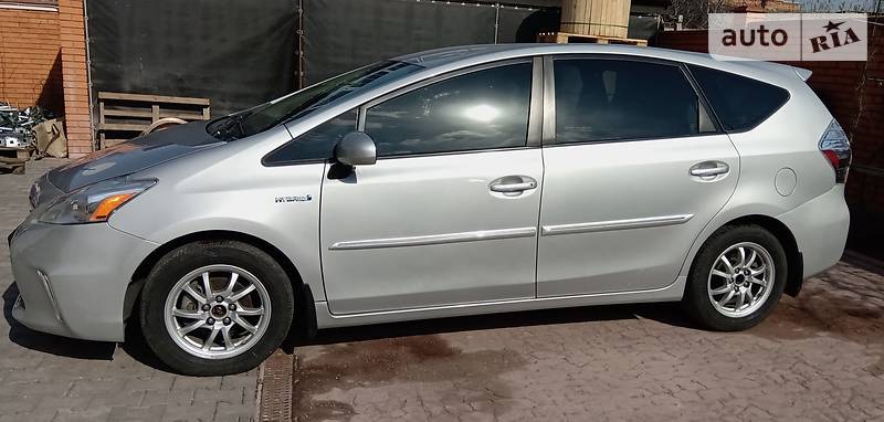 Універсал Toyota Prius v 2012 в Одесі