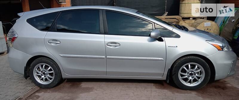 Універсал Toyota Prius v 2012 в Одесі