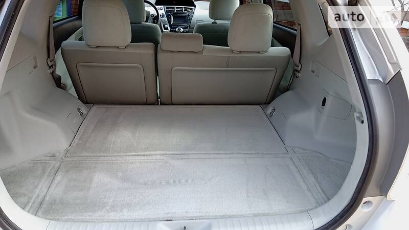 Універсал Toyota Prius v 2012 в Одесі