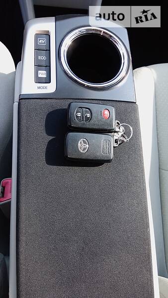 Універсал Toyota Prius v 2012 в Одесі
