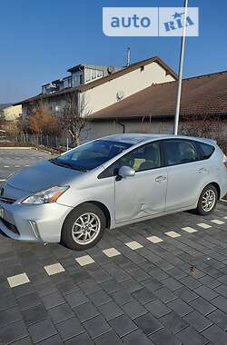 Универсал Toyota Prius v 2013 в Львове