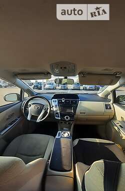 Универсал Toyota Prius v 2013 в Львове