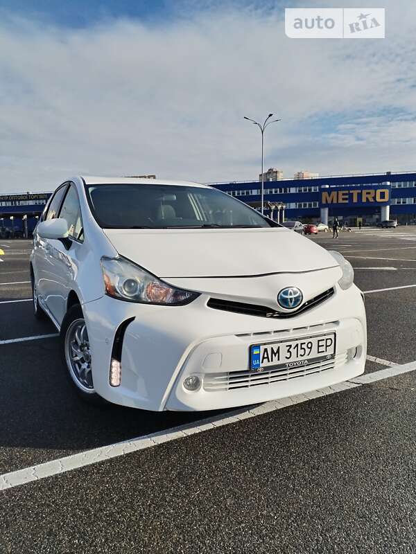 Універсал Toyota Prius v 2015 в Києві