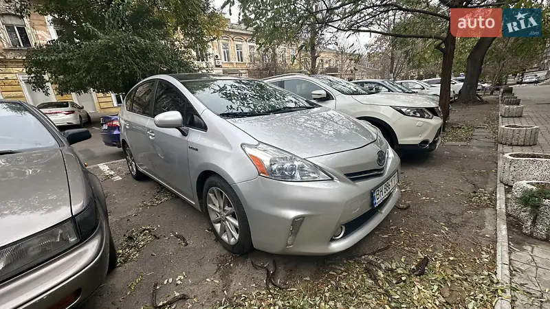 Toyota Prius v