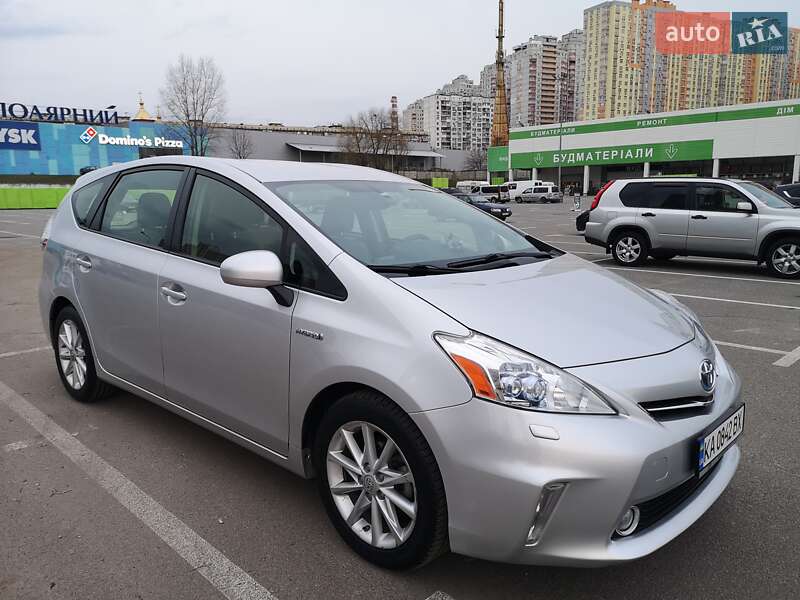 Универсал Toyota Prius v 2012 в Умани