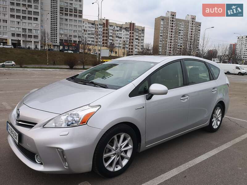 Универсал Toyota Prius v 2012 в Умани