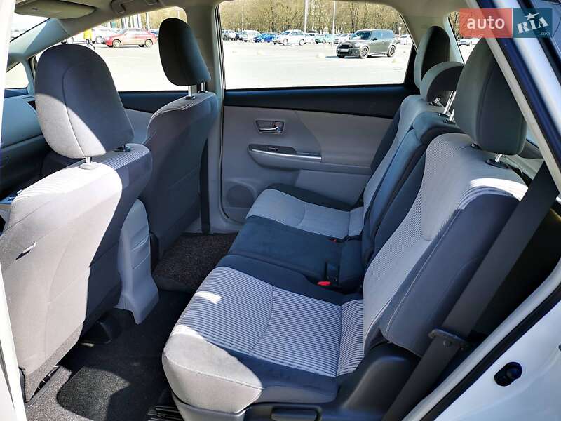 Универсал Toyota Prius v 2014 в Одессе