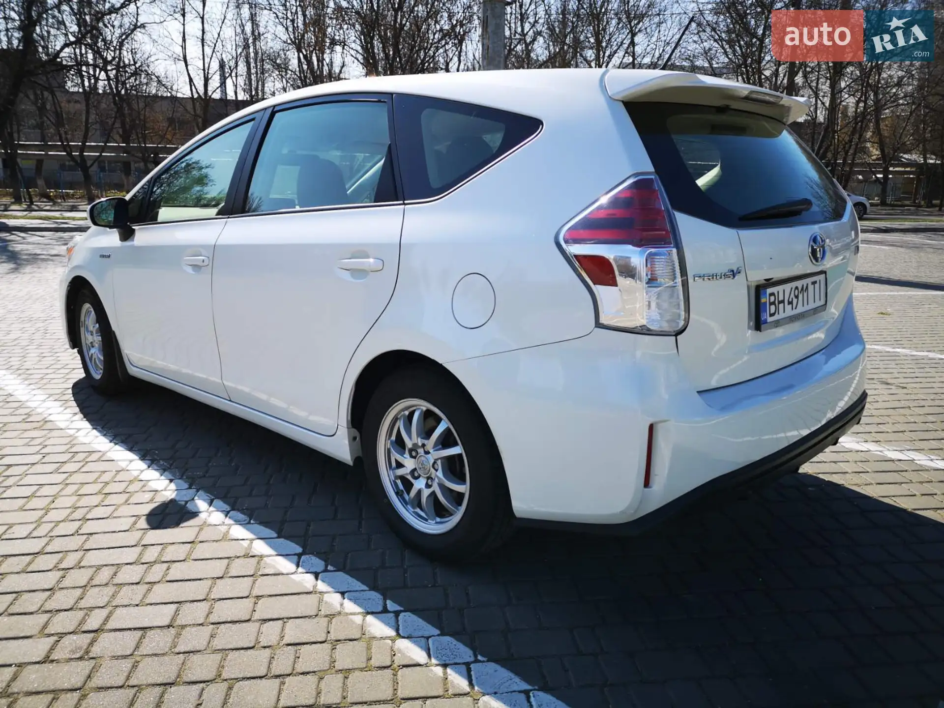 2014 Toyota Prius v (+) - мініатюра 4