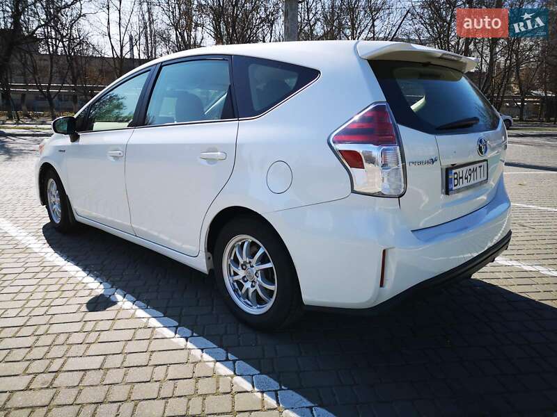 Универсал Toyota Prius v 2014 в Одессе