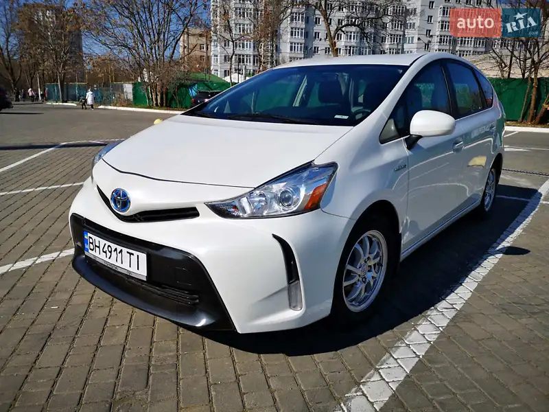 Toyota Prius v