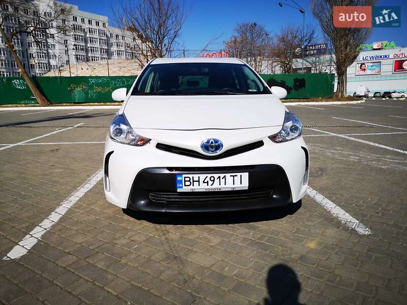 Универсал Toyota Prius v 2014 в Одессе
