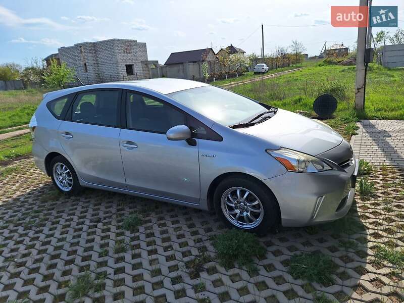 Універсал Toyota Prius v 2014 в Одесі