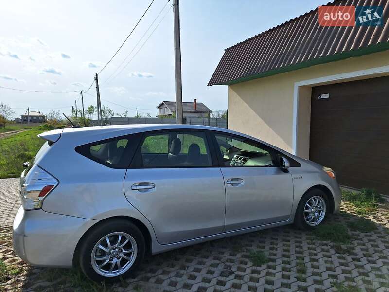Універсал Toyota Prius v 2014 в Одесі