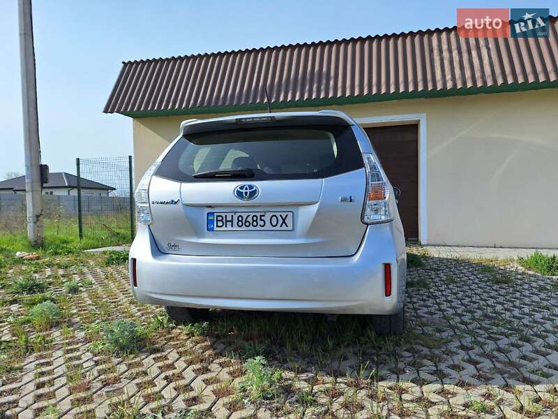 Універсал Toyota Prius v 2014 в Одесі