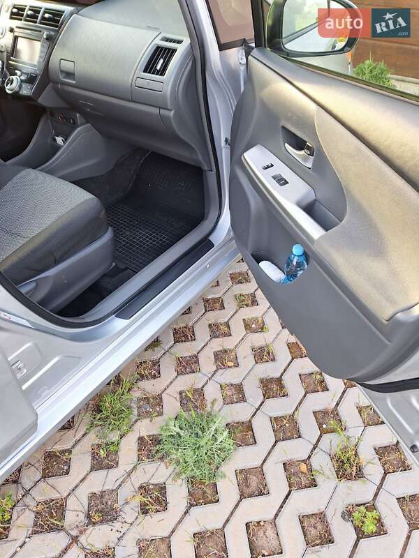 Універсал Toyota Prius v 2014 в Одесі