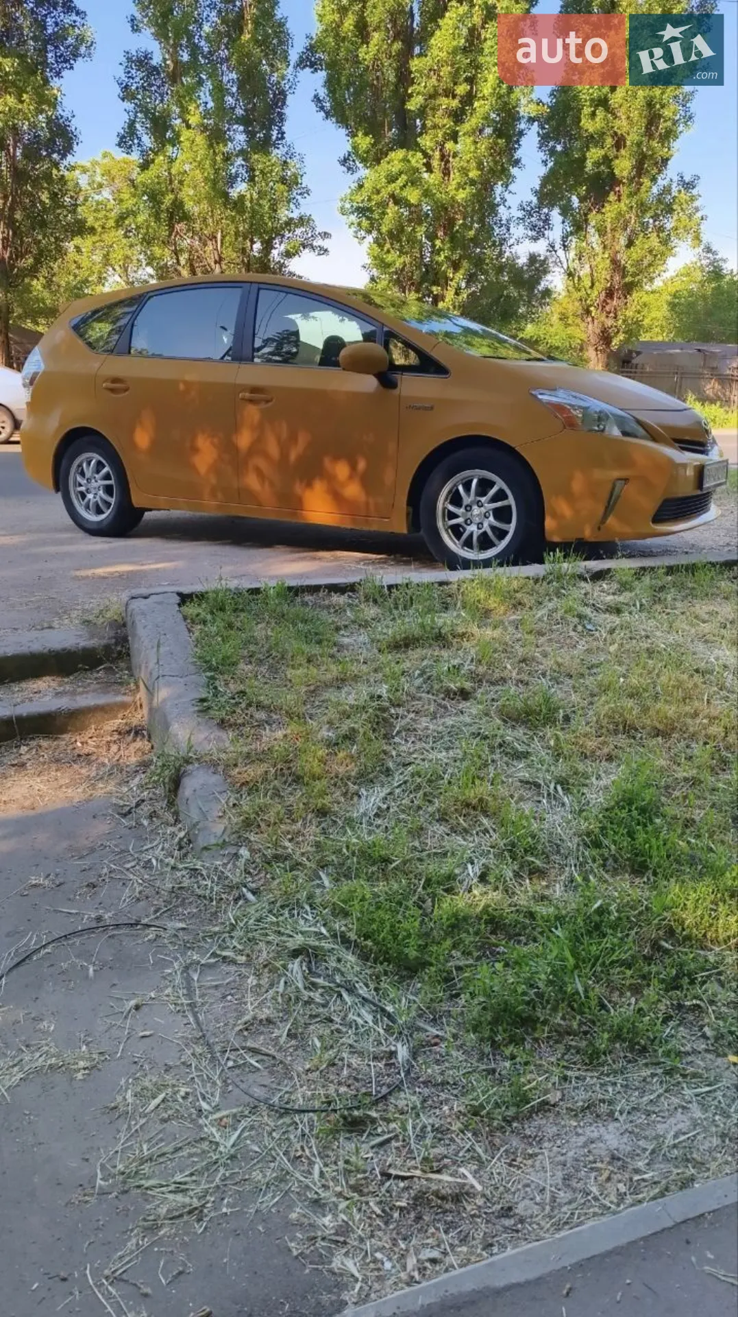 2014 Toyota Prius v (+) - мініатюра 3