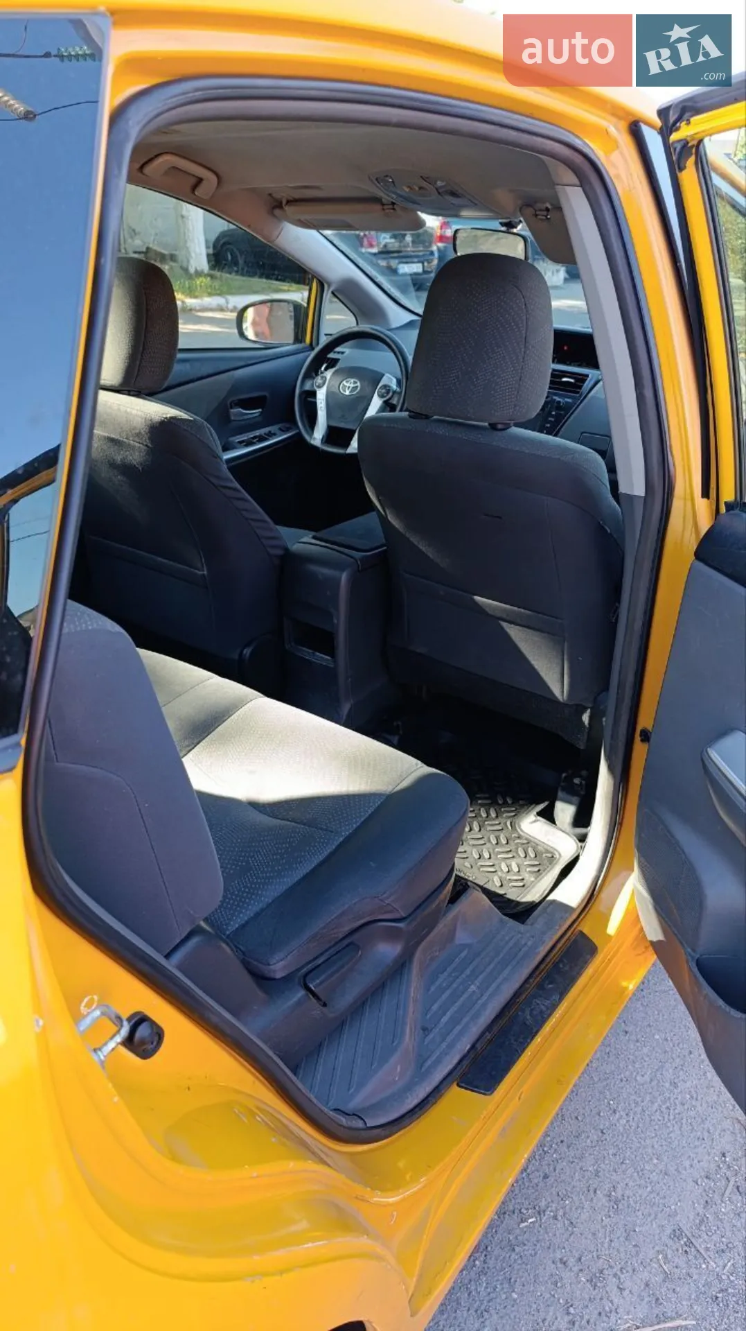 2014 Toyota Prius v (+) - мініатюра 7