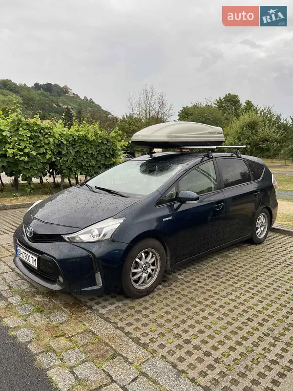 Toyota Prius v