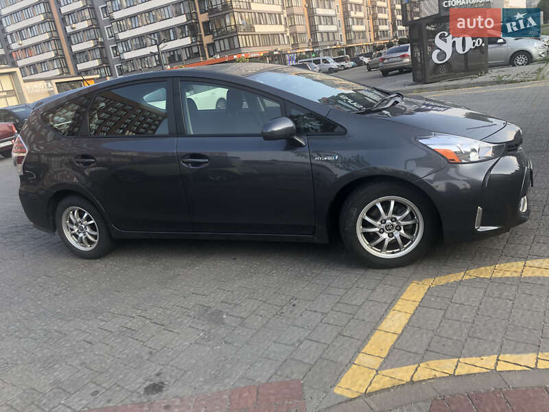 Универсал Toyota Prius v 2016 в Львове